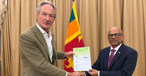 එ’රාජධානියේ යුවළකගෙන් ලංකාවට පවුම් 2000ක්