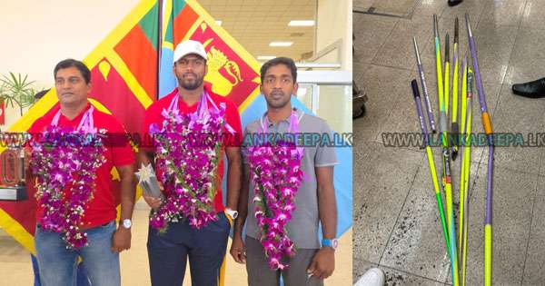 හෙල්ල විසි කිරීමේ ශූර රුමේෂ්ගේ හෙලි හතරක් ගුවන් යානයේදී දෙකට කැඩිලා