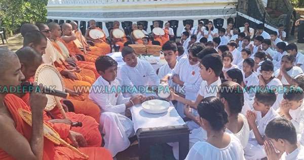 දිට්වාගෙන් මිය ගිය සියලු දහම් දරුවන්ට මතක වස්ත්‍ර පූජා කරති