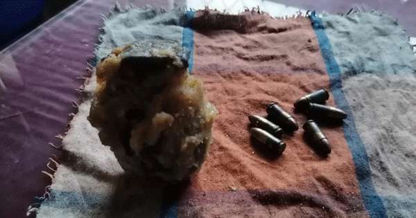 ගාල්ලේ ගරාජයක් පිටුපසින් බෝම්බයක් සහ උණ්ඩ