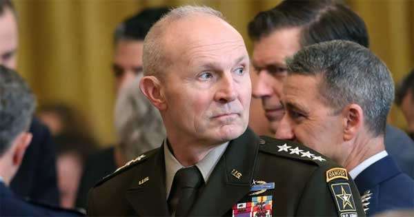 ඇමෙරිකා හමුදා ලොක්කෙක් හිටිහැටියේ විශ්‍රාම යයි