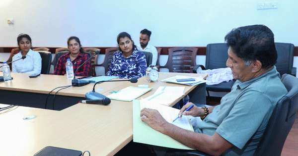 පොලිස් කොස්තාපල්වරියන් බඳවා ගැනීමේ ලොකු අසාධාරණයක්