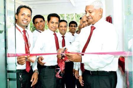 සෙලින්කෝ ලයිෆ් නිට්ටඹුවේ  නව ශාඛාවක් විවෘත කරයි