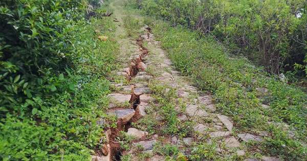 හාලිඇළ නාරංගල කන්දත් පුපුරයි