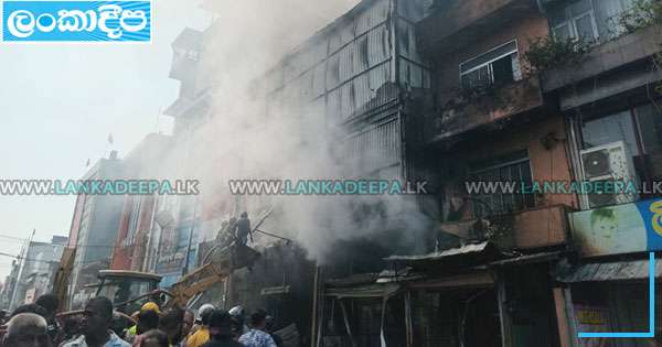 පමුණුව කඩ පෙළක ගින්නක්