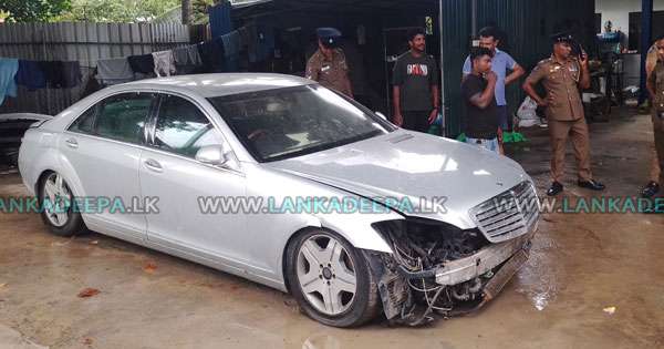 වෙඩි නොවදින මෝටර් රථයක් පාගොඩ ගරාජයක