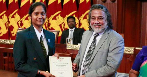 දේශපාලන නායකයන් දූෂණයෙන් තොර අවංක අය විය යුතුයි
