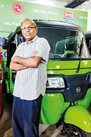 ඉන්දියානු ඒකාධිකාරය බිඳ හෙලූ ලංකාවේ විදුලි ත්‍රීරෝද රථය