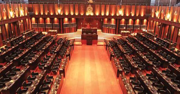 දරුවන් රැකියාවන්හි යෙදවීම තහනම්: පනත් කෙටුම්පත සම්මතයි