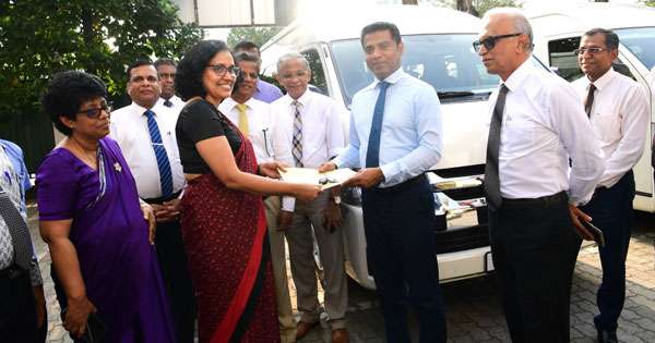 දිස්ත්‍රික් තුනක සෞඛ්‍ය වැඩට අලුත් වාහන