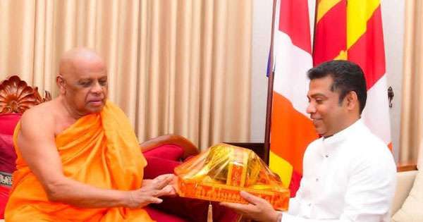මල්වතු- අස්ගිරි මහ නා හිමිවරුනට හිස තෙල් ගාන උත්සවයට ආරාධනා