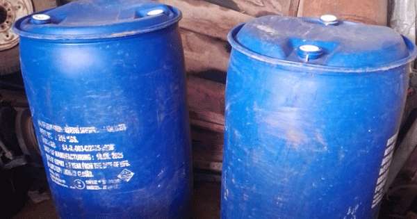 පුංචි ඉන්ධන ගබඩාවක් කොබවකින් සොයා ගනී