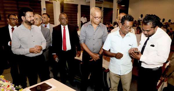 ගොවීන් ලියාපදිංචි කරයි