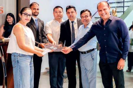 චයිනා ලංකා මෝටර්ස් වෙතින් හොන්රි EV