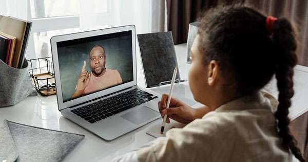 කුඩා දරුවන්ට ’’ඔන්ලයින්’’ ඉගෙනුම් එපා!