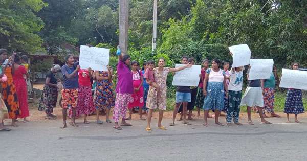 මතට එරෙහිව කාන්තාවෝ පාරට