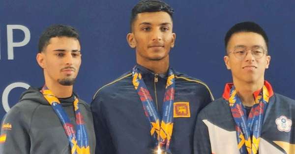 සරසවි ක්‍රීඩා ඉතිහාසය රනින් ලියයි