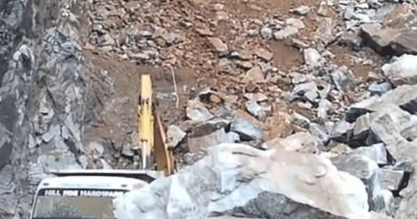 පූනාගල ගල්වලක පස් කන්දකට දෙදෙනෙක් යටවෙති