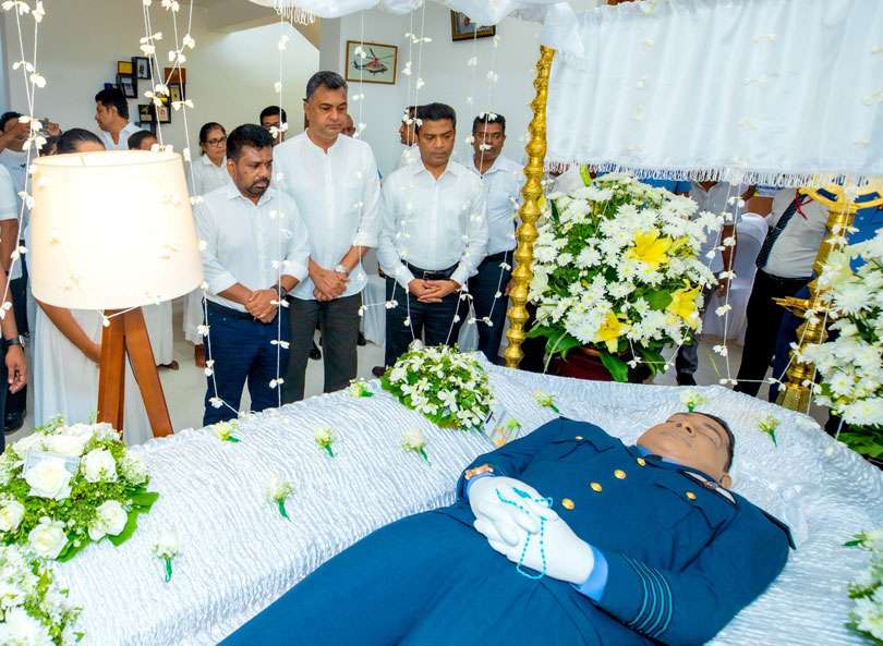 ගුවන් රණවිරුවාට ජනපති අවසන් ගෞරව දක්වයි