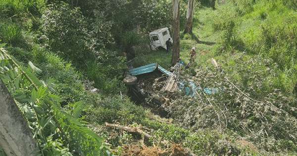 දර ලොරිය ප්‍රපාතයට