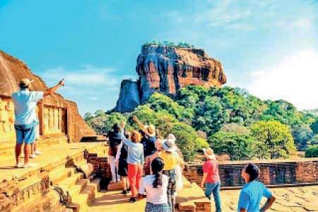 අප්‍රේල් මාසයේ සංචාරක පැමිණීම් සියයට 22.3 කින් පහළට