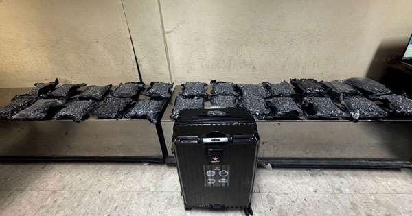 ‘ කුෂ්‘ සමඟ දෙන්නෙක් ගුවන්තොටේදී අල්ලයි