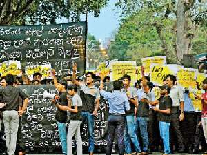 රට යන අත-  ’අතේ රෝල් ’  සමීක්ෂණ