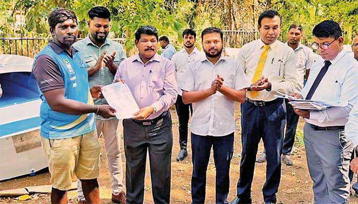 ත්‍රිකුණාමල ධීවරයන්ට  රු. මි. 13.5 ක ධීවර බෝට්ටු