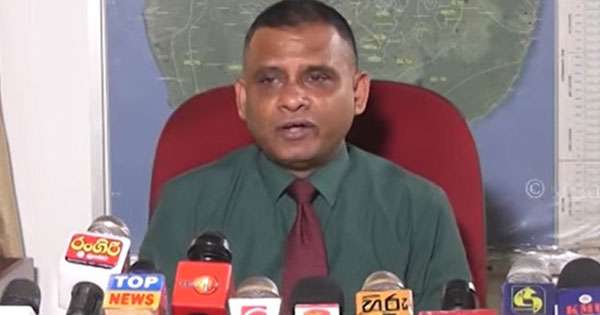 සුදු මැස්සා මල් කන්ටේනර් ගැන කෘෂි අධ්‍යක්ෂ කරුණු කියයි