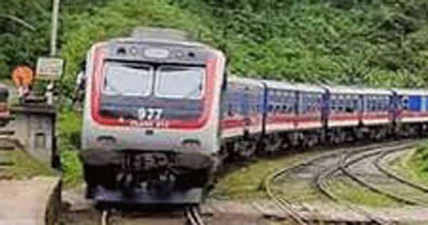 දුම්රිය ධාවනය අත්හිටුවයි