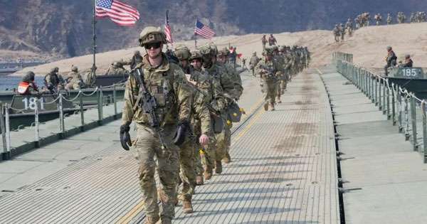 සාමය පෙන්නා ට්‍රම්ප් ඉරානය ගොඩබිමින් අල්ලන්න යයි