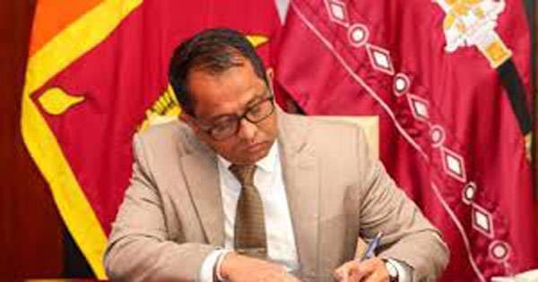 ’’පැන්ෂන්’’ කපන පනත: පෙත්සම තුනක පිටපත් කතානායකට