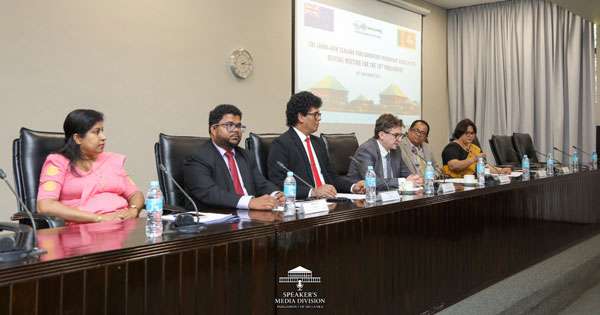 ඇමති වසන්ත  නවසීලන්ත මිත්‍රත්ව සංගමයේ සභාපති පුටුවට