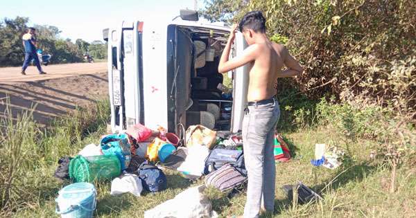 සෝමාවතියේදී බසයක් පෙරළී 12ක් රෝහලට