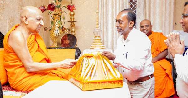 අවුරුදු නැකත් සීට්ටුව මහා නා හිමිවරුන්ට