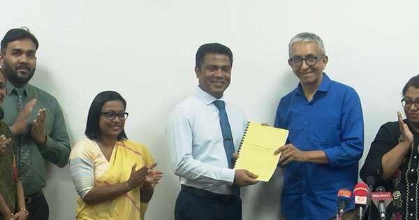 ජාතික මාධ්‍ය ප්‍රතිපත්තියේ කෙටුම්පත ඇමතිට පිළිගන්වයි