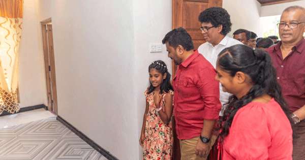 ජනපති විපතට පත් පවුලක් සමග අවුරුදු සමරයි