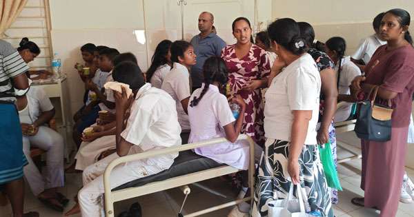 බඹර ප්‍රහාරයෙන් පාසල් සිසුහු 29ක් රෝහලේ