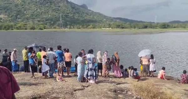 මිත්තනිය සමග දි නෑ දැරිය කිඹුලාට බිලි