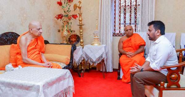 ජනපති මල්වතු මහා නා හිමි බැහැදකී