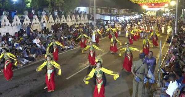 දෙවිනුවර පෙරහරෙන් කාවඩි නවති