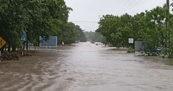 කලාඔයේ සිරවූ බසයේ පිරිස බේරා ගැනීමේ මෙහෙයුම් තවමත්