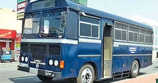බන්ධනාගාර බසයක් වීඩියෝ ගත කළ කතක් රිමාන්ඩ් බාරයට