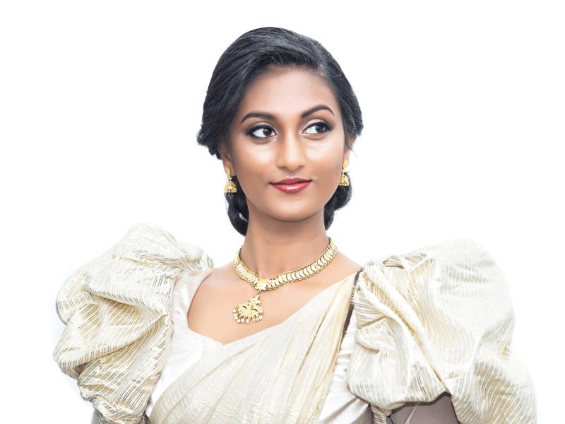 50+ Traditional Indian Bun Hairstyles for Saree (2023) - TailoringinHindi