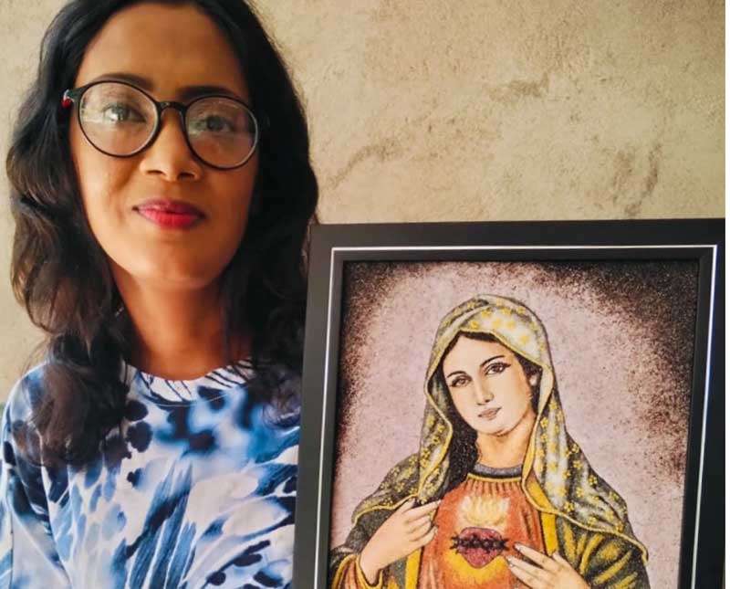 ඉවත ලූ මැණිකෙන් ජීවය මවන දිරිය කත