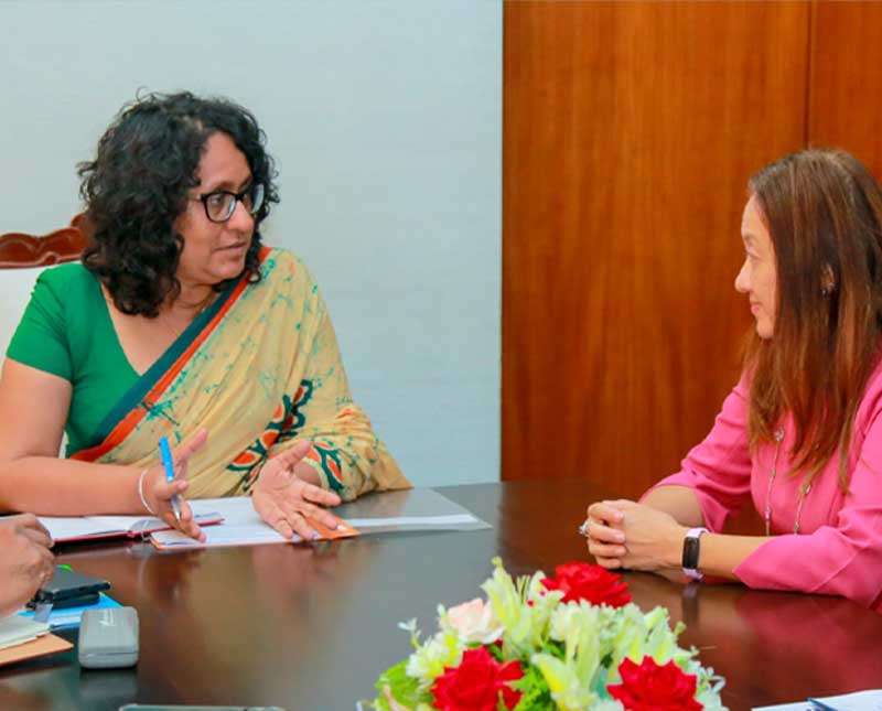 එක්සත් ජනපද තානාපති ජූලි චංග්  අගමැතිනිය හමුවෙයි