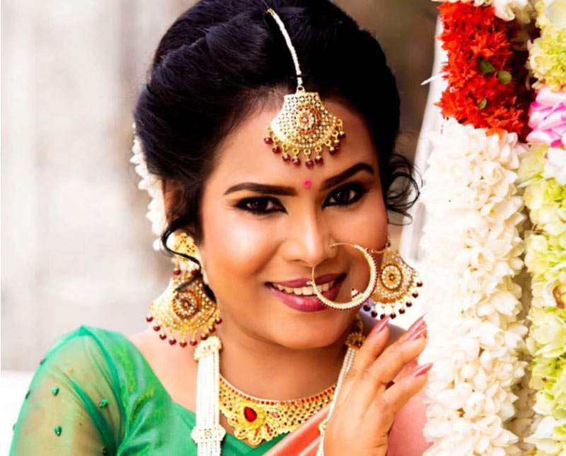 හිරු   දෙවිදුන්ගේ මංගල්‍යයට හැඩවෙන්න....