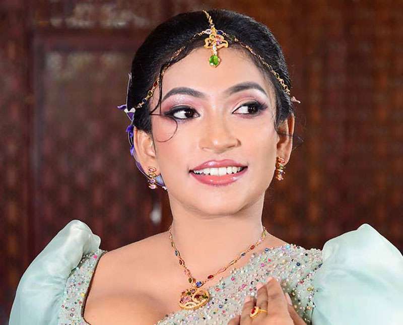 පතිකුලයට යන සුන්දර උඩරට මනාලිය