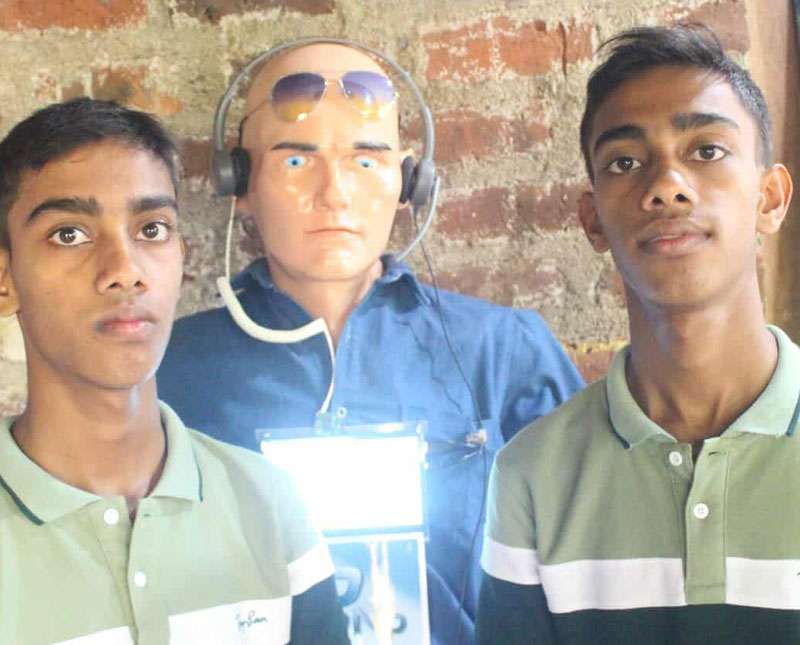කතා කරන රොබෝ කෙනෙක් හදපු අපේ දක්ෂයෝ