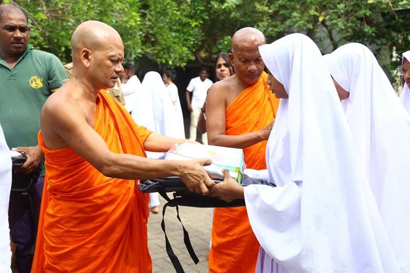 සියලු ජාතීන්ට සෙත සලසන රුවන්වැලි සෑ පුදබිම